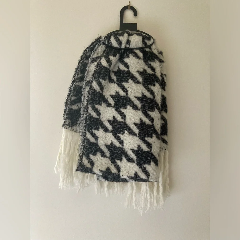 New DKNY Women's Oversized Houndstooth Fringes Scarf Black & Cream Blanket Wrap